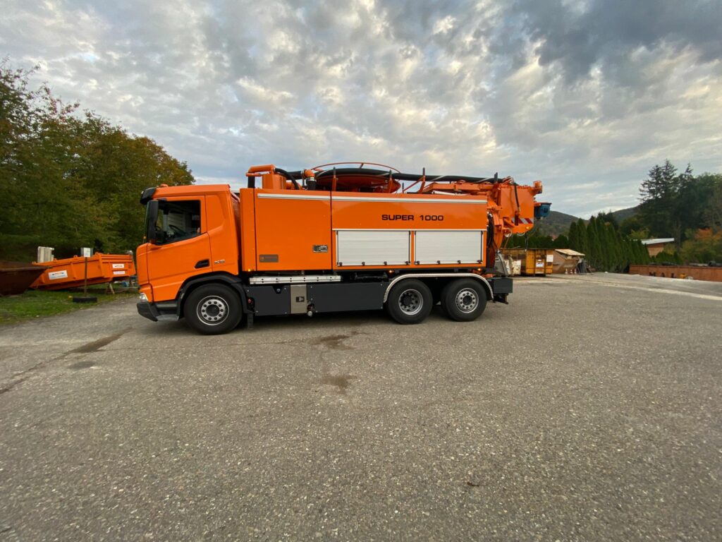 DAF XD 450 mit Kanalreinigungsaufbau
